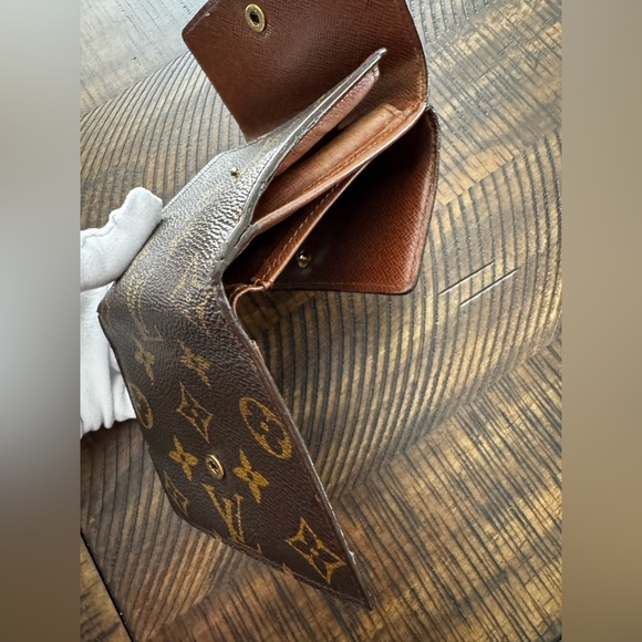 Louis Vuitton
Vintage 1996 Elise Wallet - Picture 9 of 15